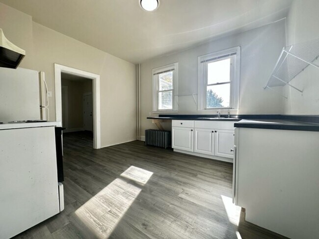 Building Photo - 338 S Quincy St