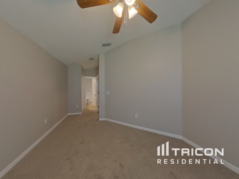Building Photo - 2304 Roanoke Springs Dr