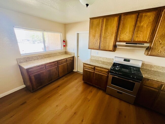 Building Photo - 3-Bedroom Hesperia Home on a Large Lot!