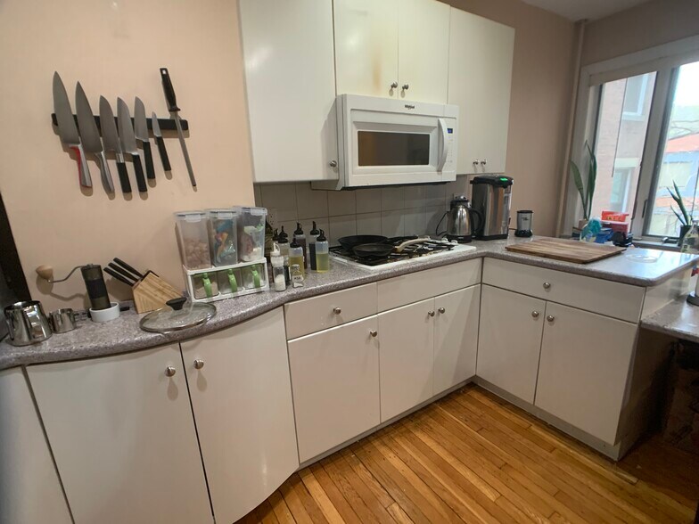 Building Photo - 8 Fairbanks St