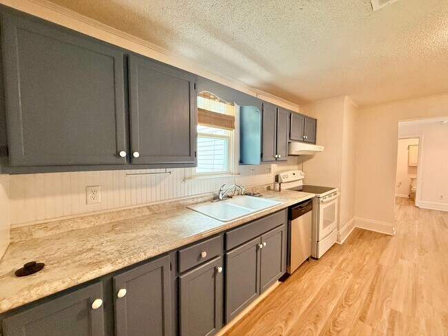 Building Photo - **OFFERING WAIVED APPLICATION FEES & $100 MOVE IN PROMOTION** Charming 3BD, 1BA Garner Condo Near...