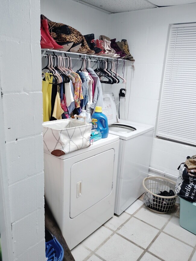 Building Photo - 704 E 121st Ave