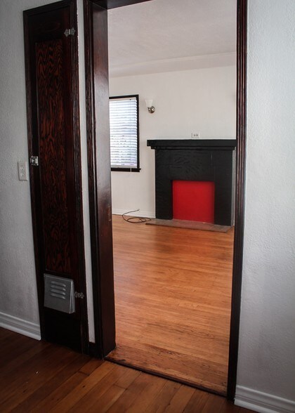 Building Photo - 4256 2nd Ave