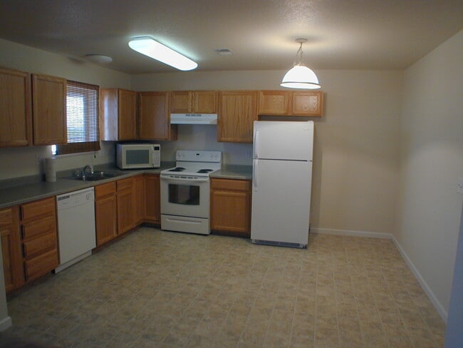 Building Photo - Country West212