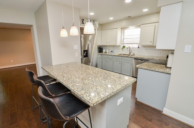 Building Photo - 2019 Briarlee Dr