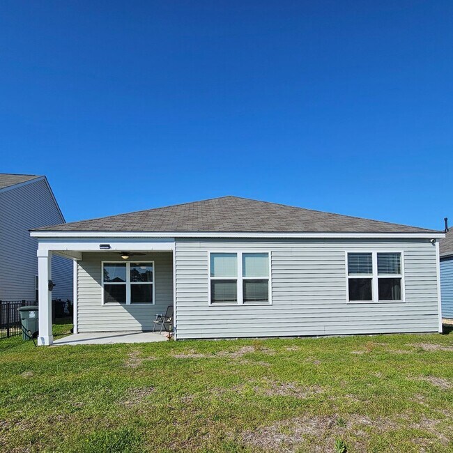 Building Photo - Bell's Lake-Longs