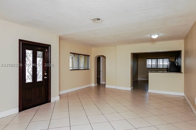 Building Photo - 623 W 63rd Dr