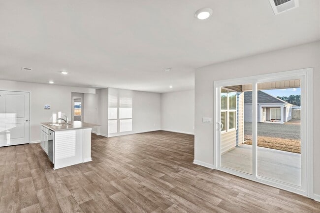 Building Photo - One Month Free with a signed lease by Jan 15th!!!
