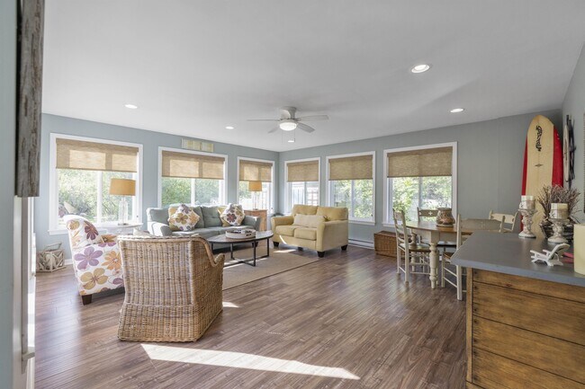 Building Photo - 16 Grasshopper Ln