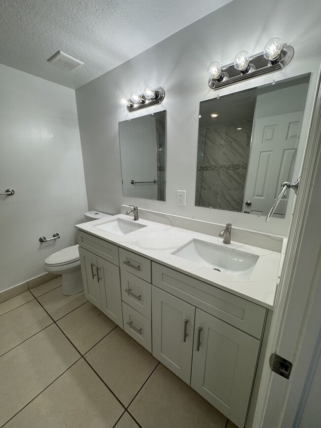 Building Photo - 5125 SW 92nd Terrace