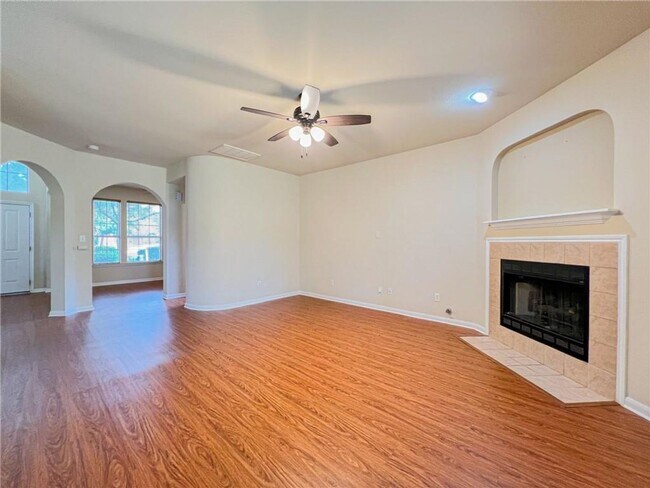 Building Photo - 1009 Hidden View Pl