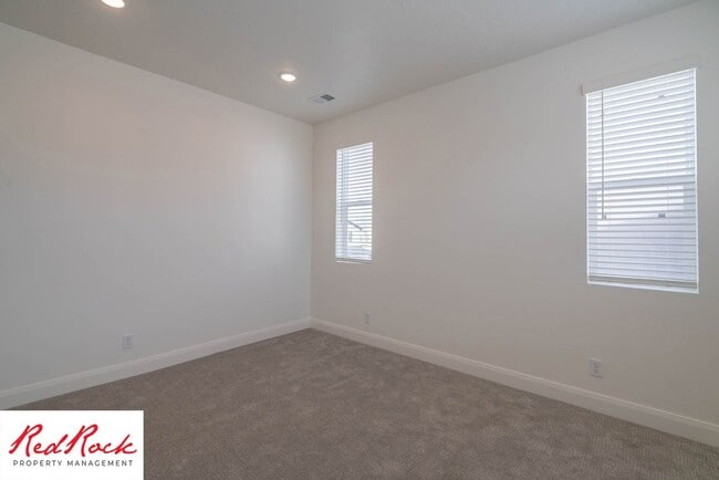 Building Photo - Spacious 3 Bedroom Unit in Desert Color With Pool & Lagoon Access