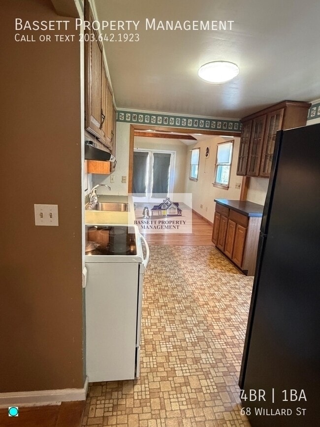 Building Photo - 68 Willard St