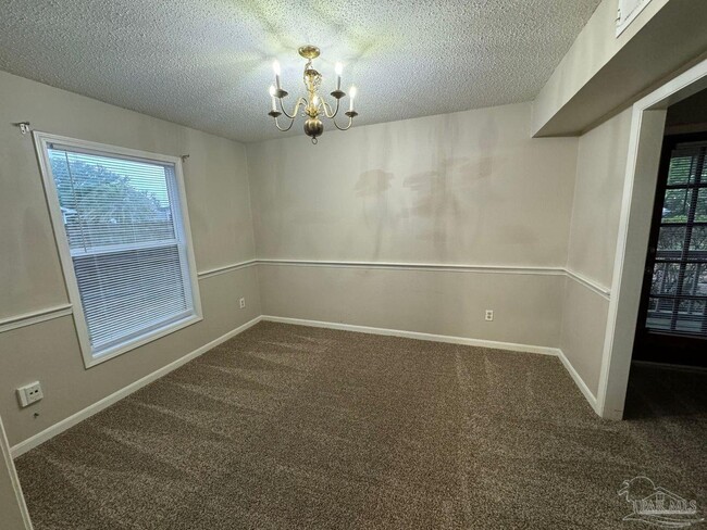 Building Photo - 1017 Great Oaks Dr