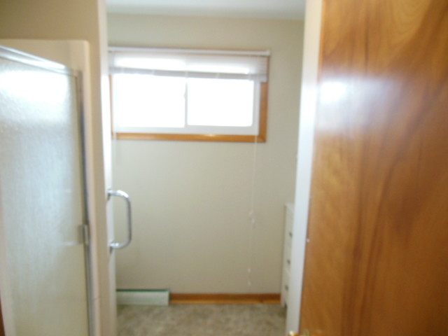 2nd Floor Bath - 1727 Dill St