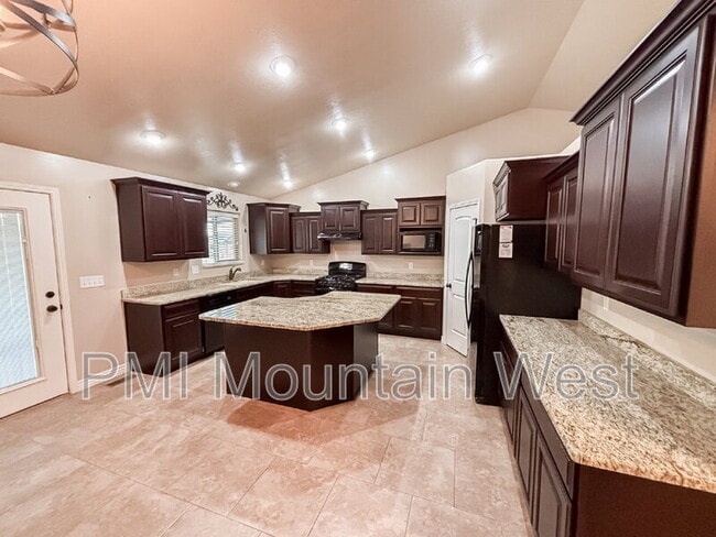 Building Photo - 2241 W 2475 N