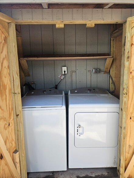 Building Photo - 3710 E Flora St