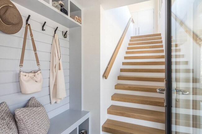 Building Photo - 32 Island View Dr W