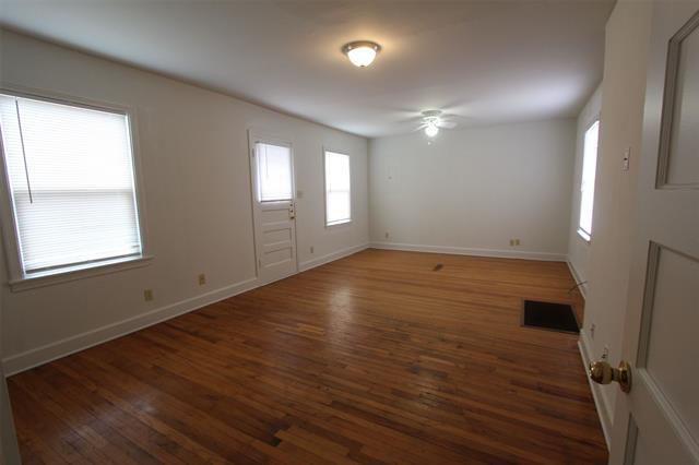 Building Photo - 3224 Sandage Ave