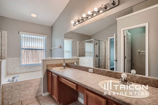 Building Photo - 7025 Colony Pointe Dr