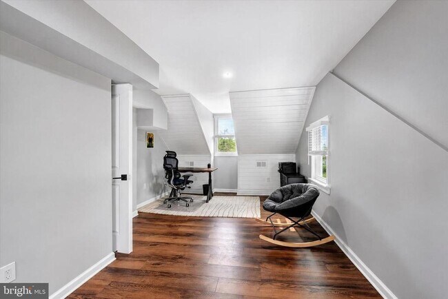 Building Photo - 1806 Middleborough Rd