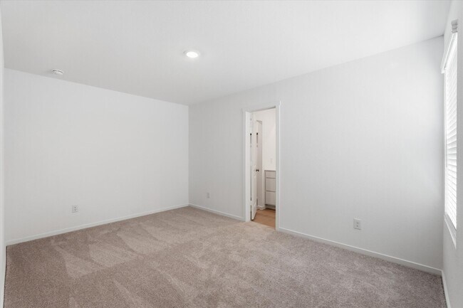 Building Photo - 724 Wagtail Dr