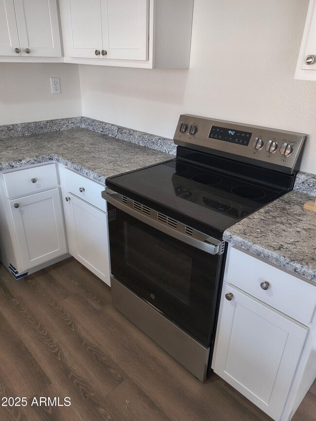 Building Photo - 2839 E Altadena Ave