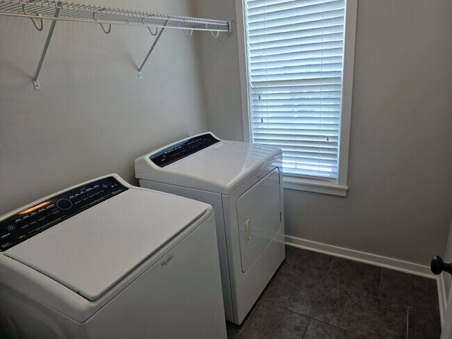 Building Photo - 5555 S Prairie View Dr