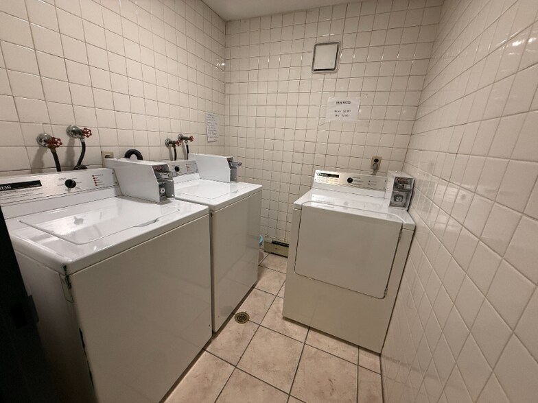 Building Photo - 208 Undercliff Ave