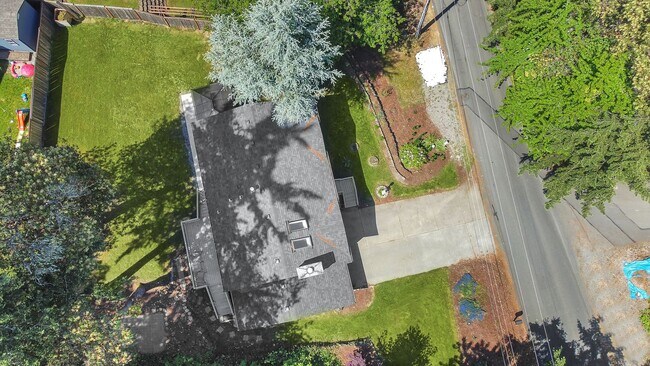 Building Photo - Just like New Home in Steilacoom