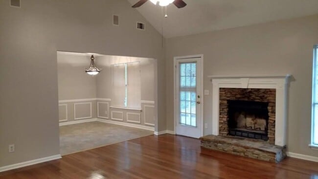 Building Photo - 609 Magnolia Dr