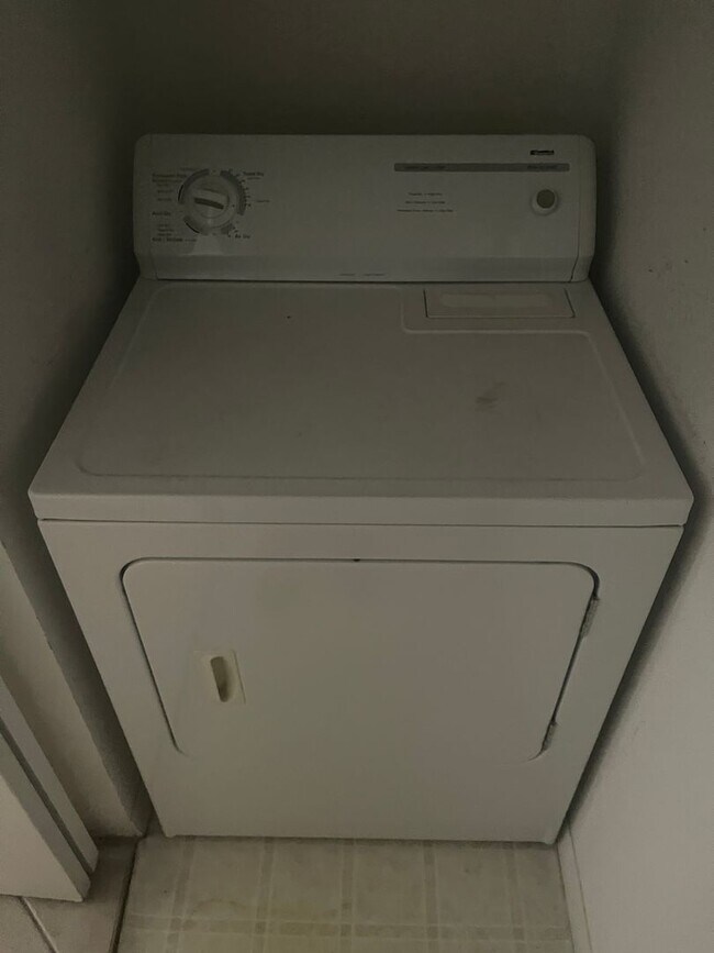 Building Photo - 1100 Lake Shadow Cir