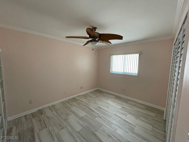 Building Photo - 2205 SW 2nd Terrace