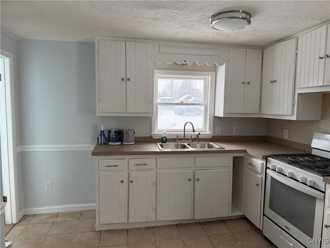 Building Photo - 215 James St