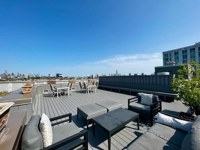 Building Photo - 800 Jackson St