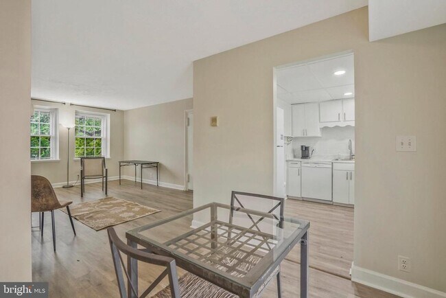 Building Photo - 2961 S Columbus St