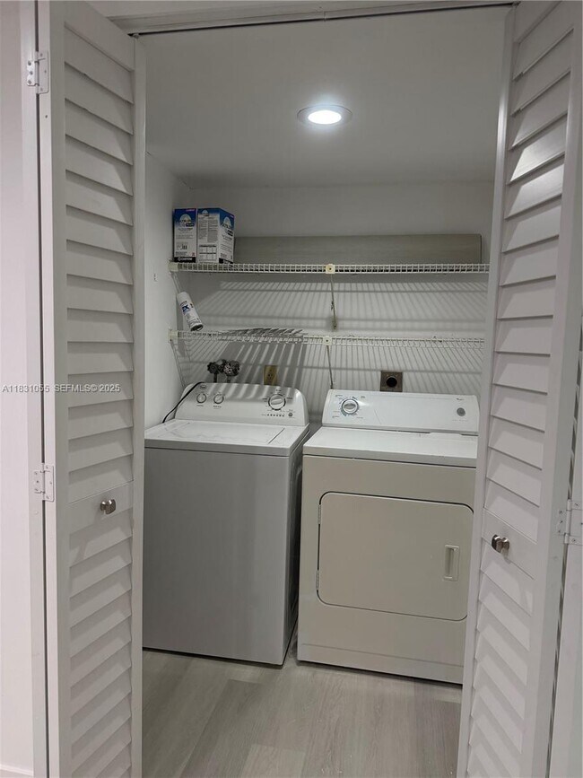 Building Photo - 16251 Golf Club Rd