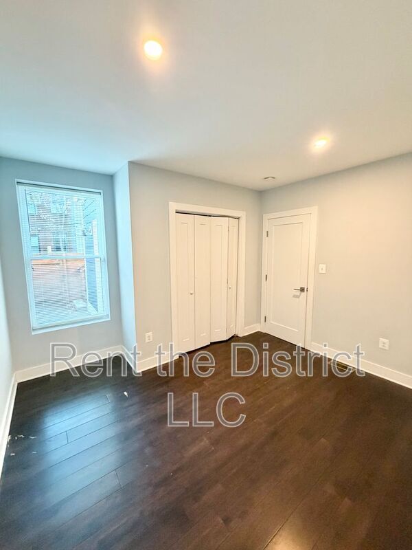 Building Photo - 1605 F St NE