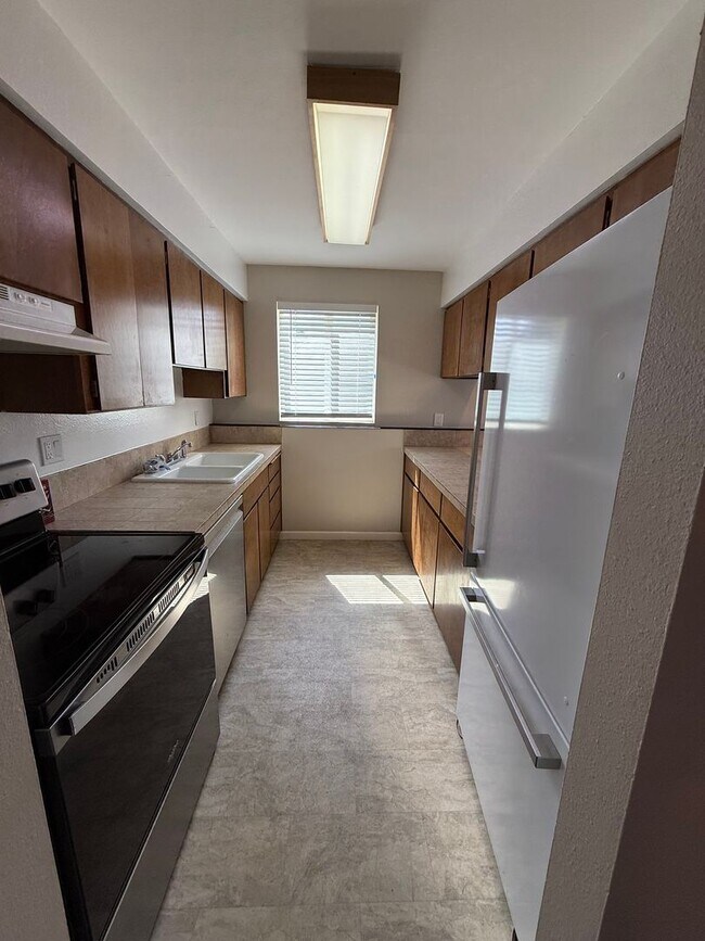 Building Photo - Condo with a Pool