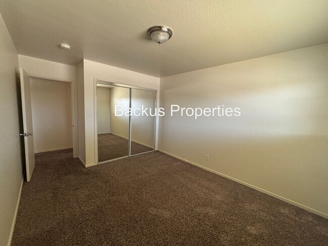 Building Photo - 209 La Mesa Dr