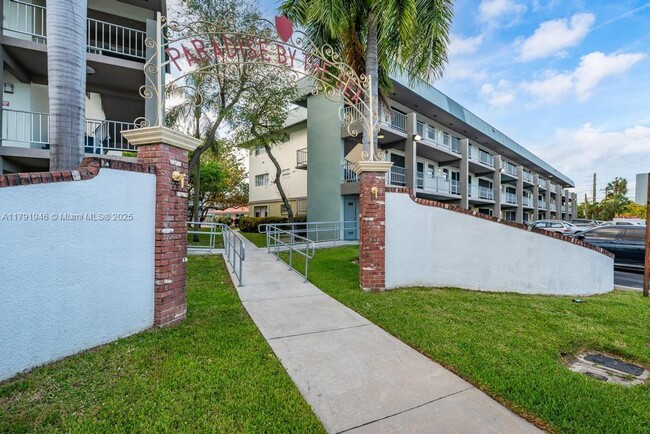 Building Photo - 250 Layne Blvd
