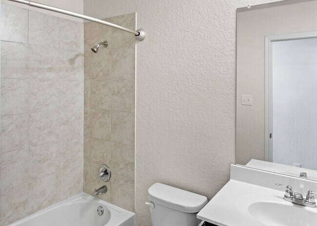 Building Photo - "4-Bedroom Haven in Cibolo with Spacious Living!"