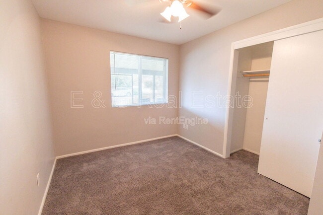 Building Photo - 730 E Solana Dr