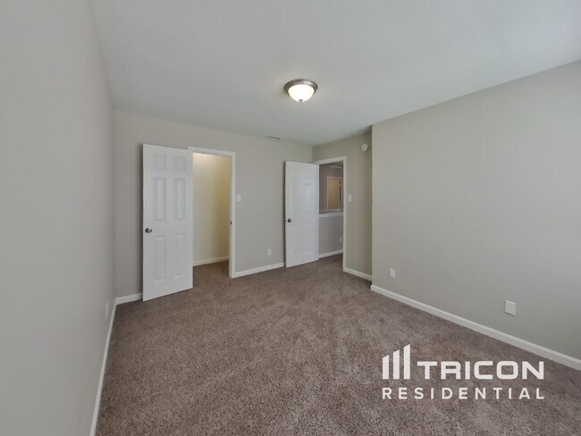 Building Photo - 3032 W Longbranch Dr