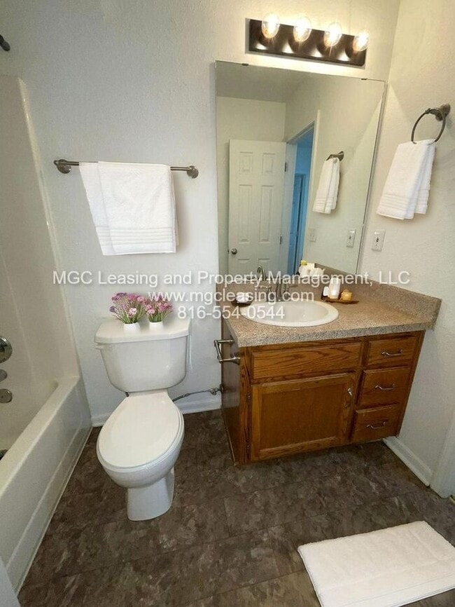 Building Photo - Holiday Special at Creekwood Park-$1,000 Rent Credit + $250 Amazon Gift Card-Apply Now!