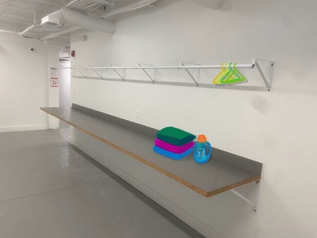 Building Photo - Polly Want an Apartment