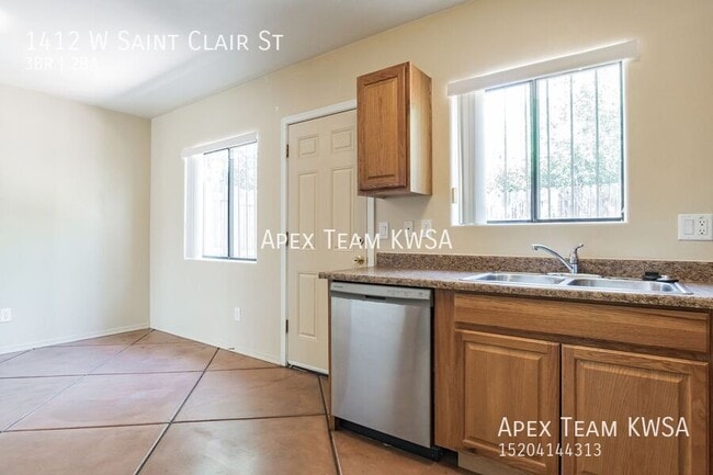 Building Photo - 1412 W St Clair St