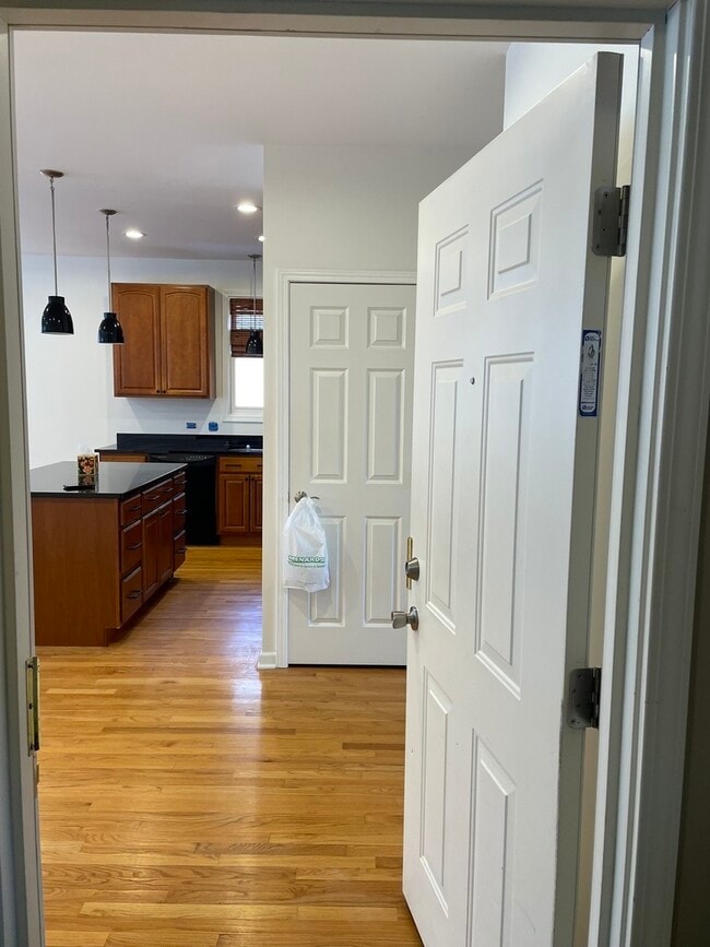 Building Photo - 4165 S Ellis Ave