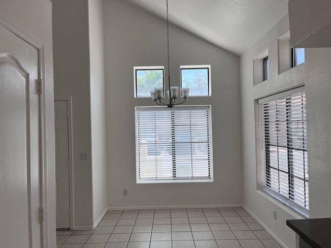 Building Photo - COMING SOON! 3 bed 3 bath Town house with ...