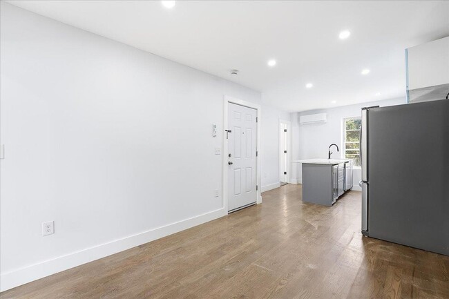 Building Photo - 216 6th St